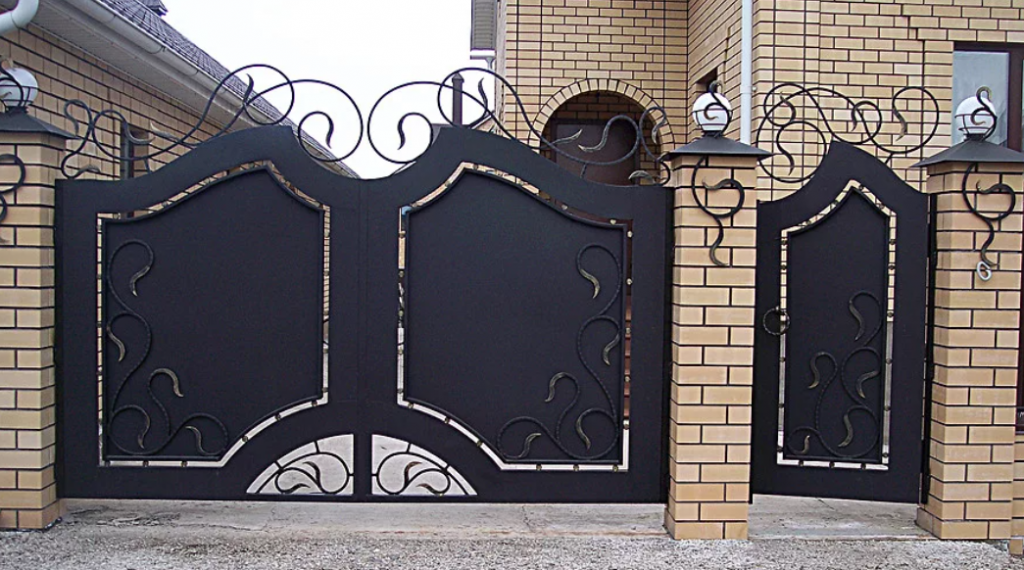 Купить ворота в воронеже. Кованые ворота. Красивые металлические ворота. Красивые кованые ворота. Железные кованые ворота.