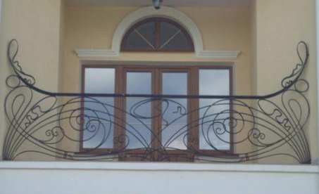 фото кованого балкона в стиле модерн
